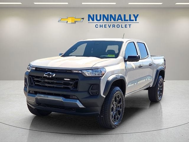 2026 Chevrolet Colorado Trail Boss in White Sands — front three-quarter view